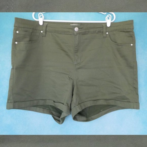 Molly & Isadora Green Shorts 24 - Picture 2 of 7